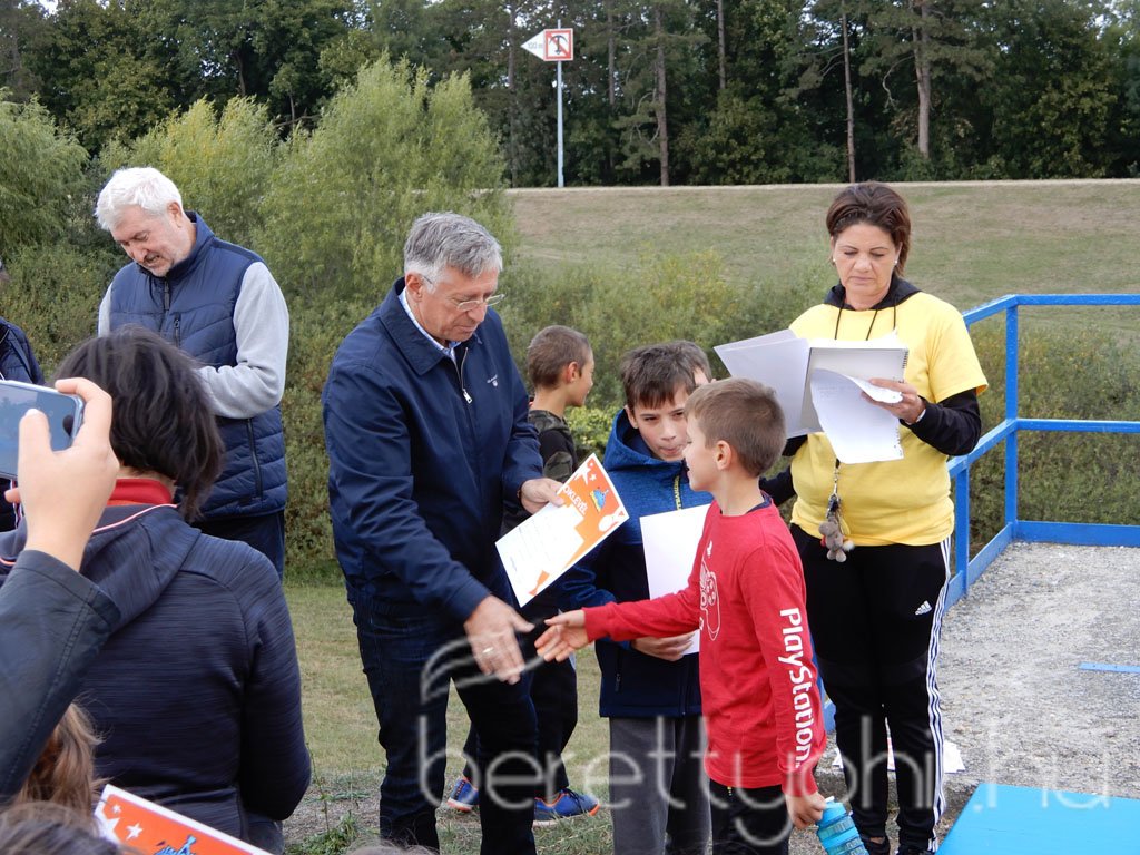 Mezei futóbajnokság Berettyóújfaluban 100